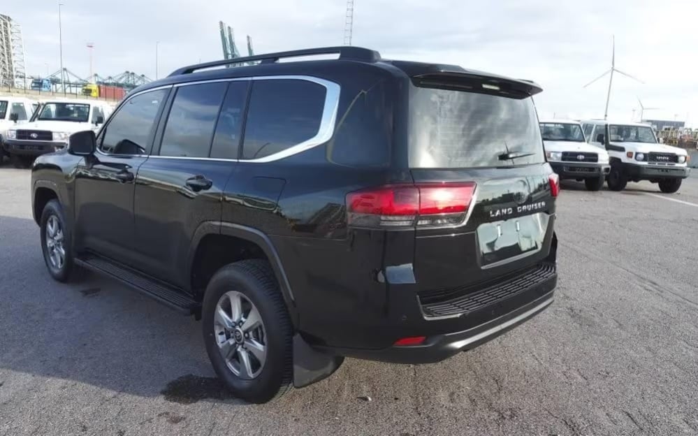 2025 Toyota Land Cruiser - Image 3