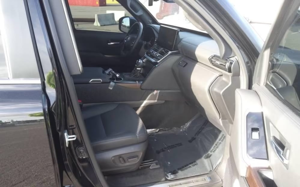 2025 Toyota Land Cruiser - Image 5