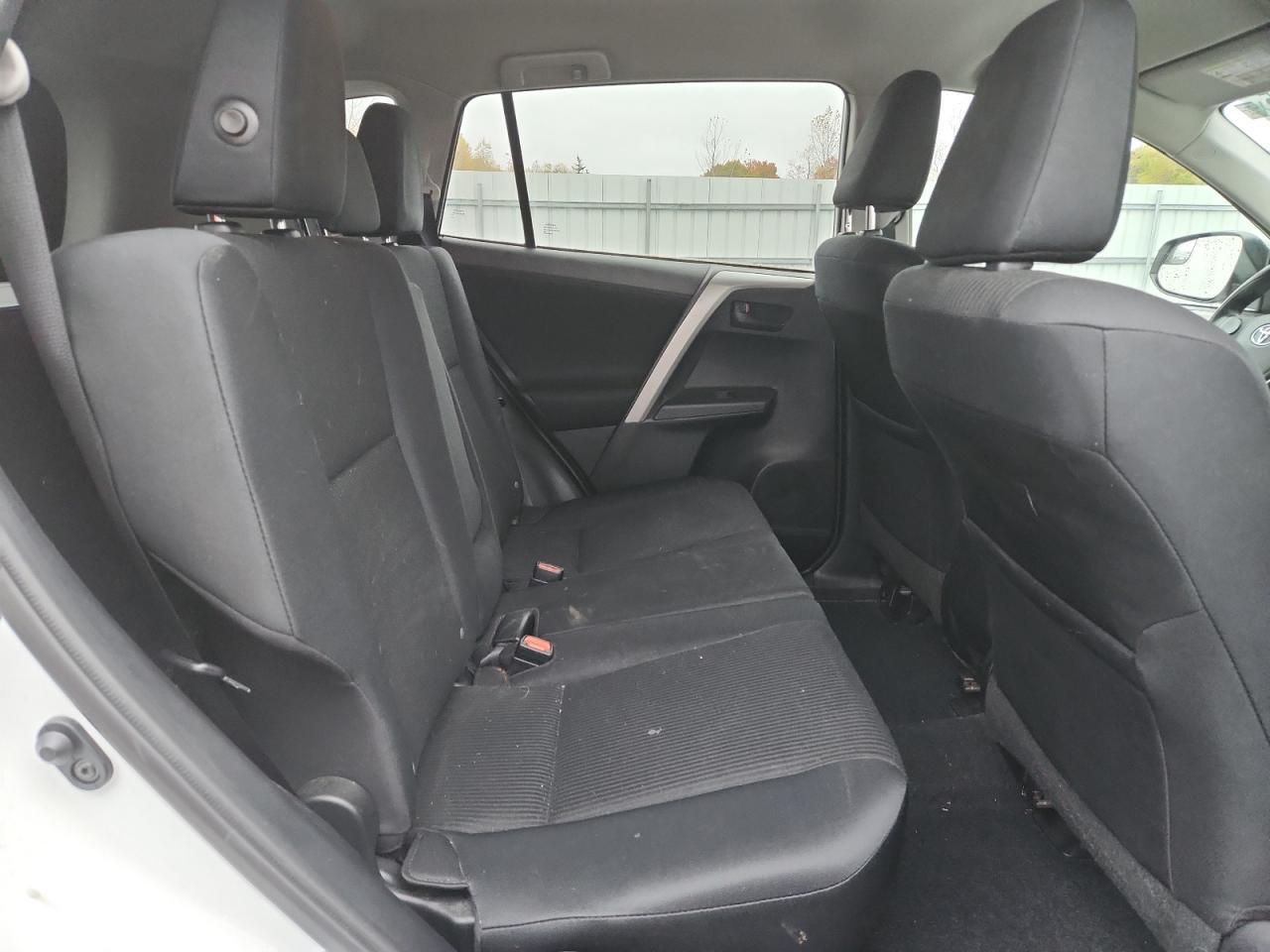 2016 Toyota RAV4 - Image 6