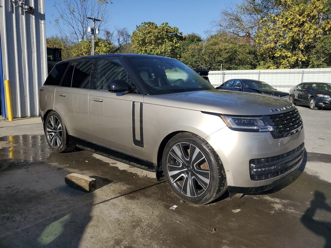2024 Land Rover Range Rover Vogue - Image 2