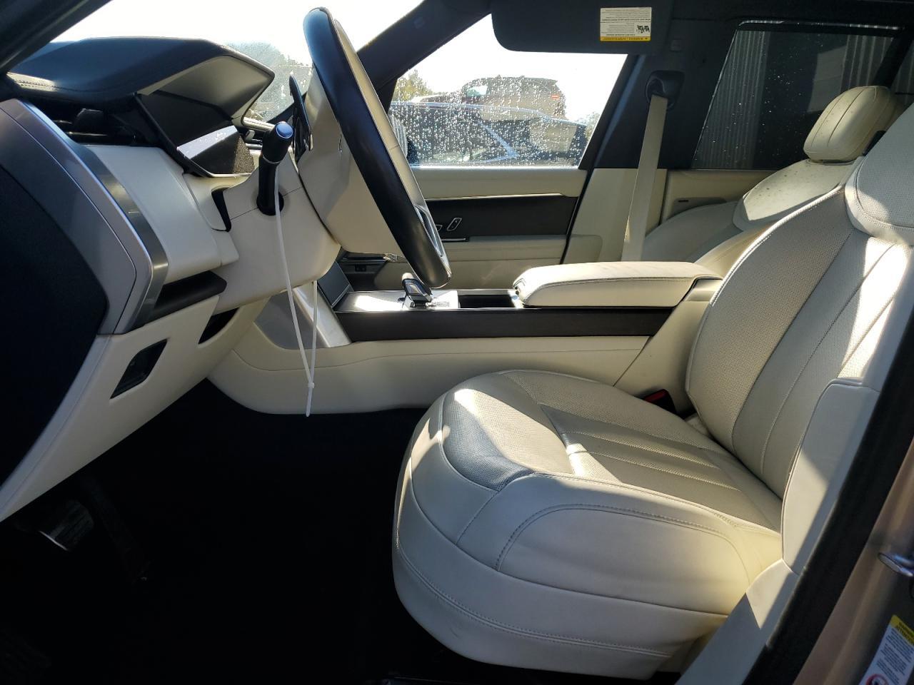 2024 Land Rover Range Rover Vogue - Image 5