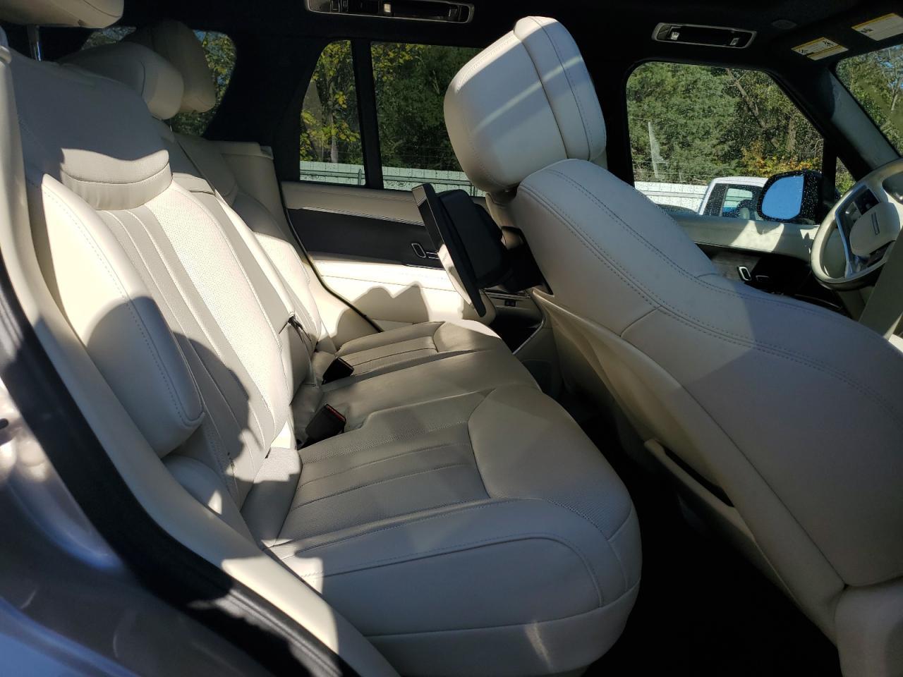 2024 Land Rover Range Rover Vogue - Image 6