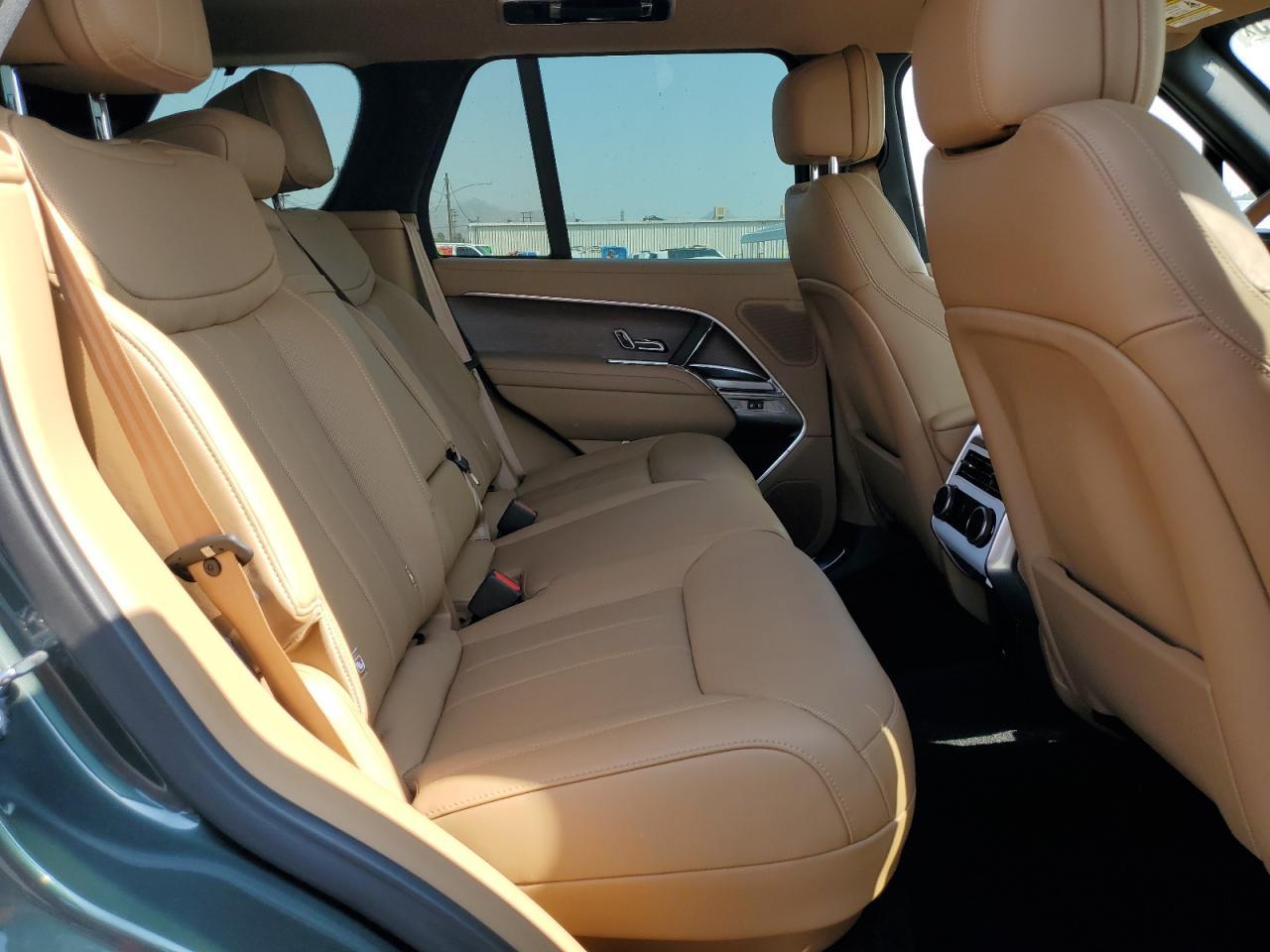 2024 Land Rover Range Rover Vogue - Image 6