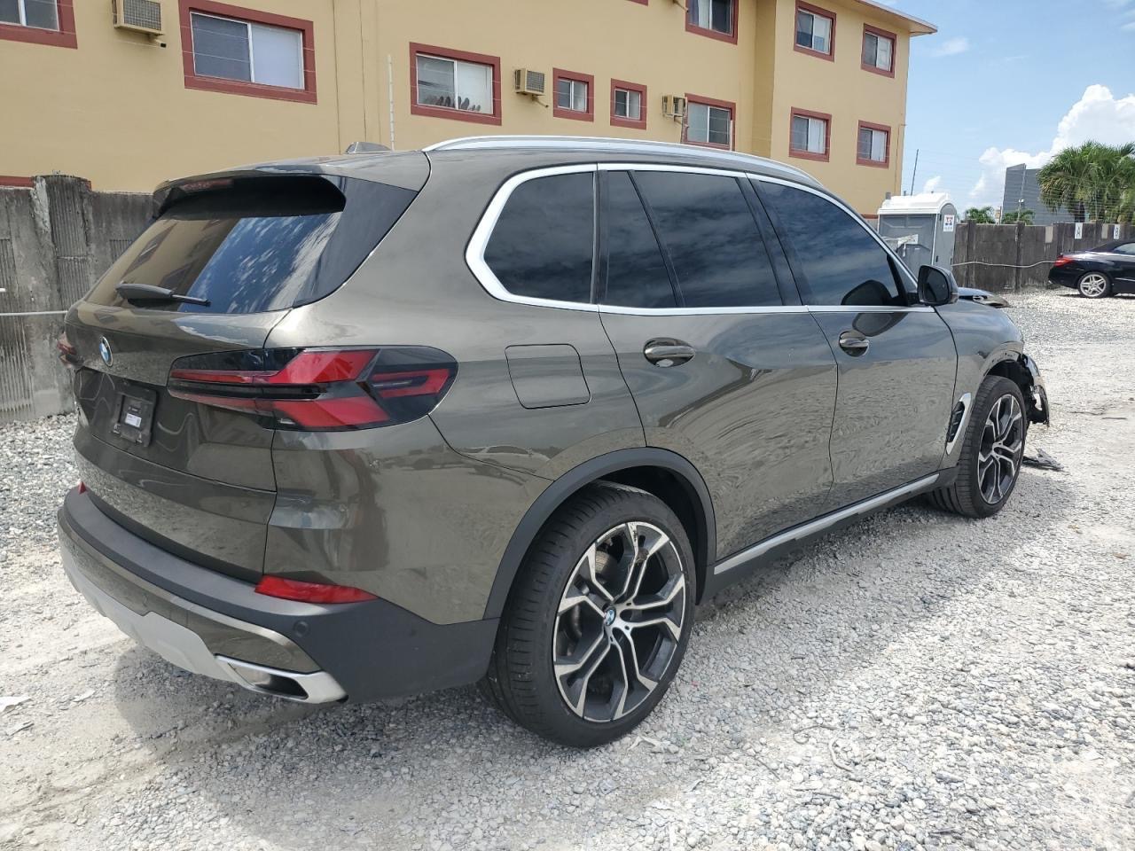 2025 BMW X5 xDrive40i - Image 3