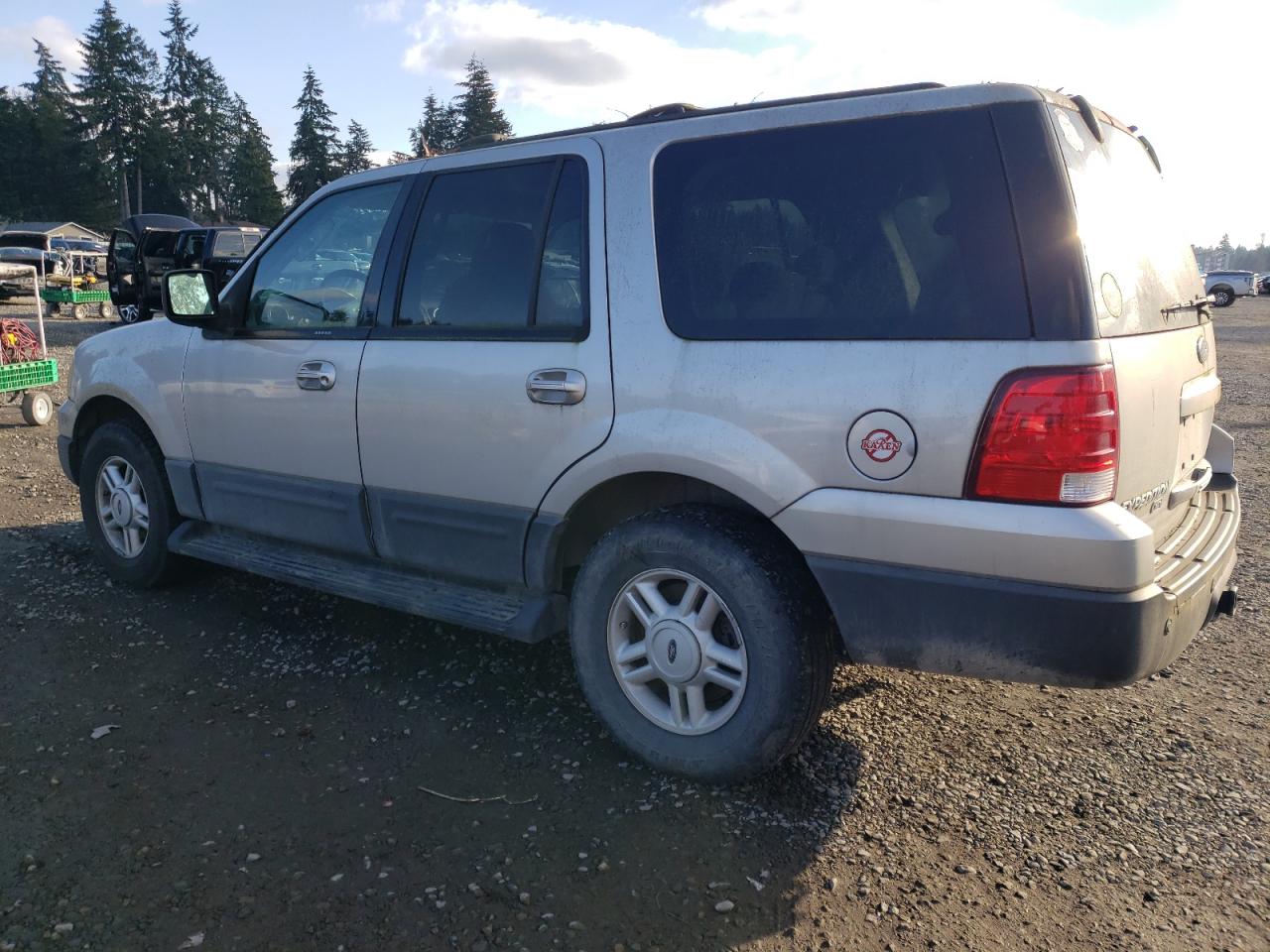 2004 Ford Expedition - Image 2