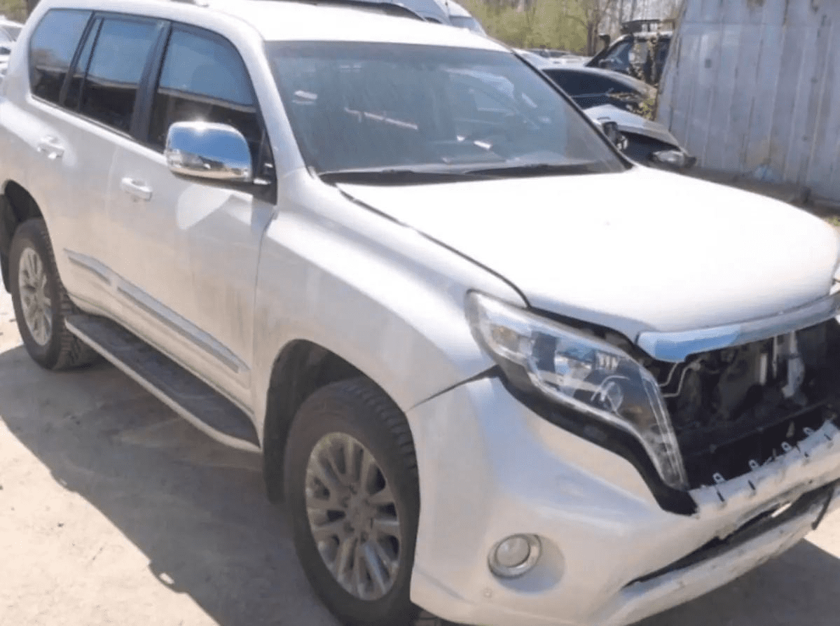 2015 Toyota Land Cruiser Prado - Image 3