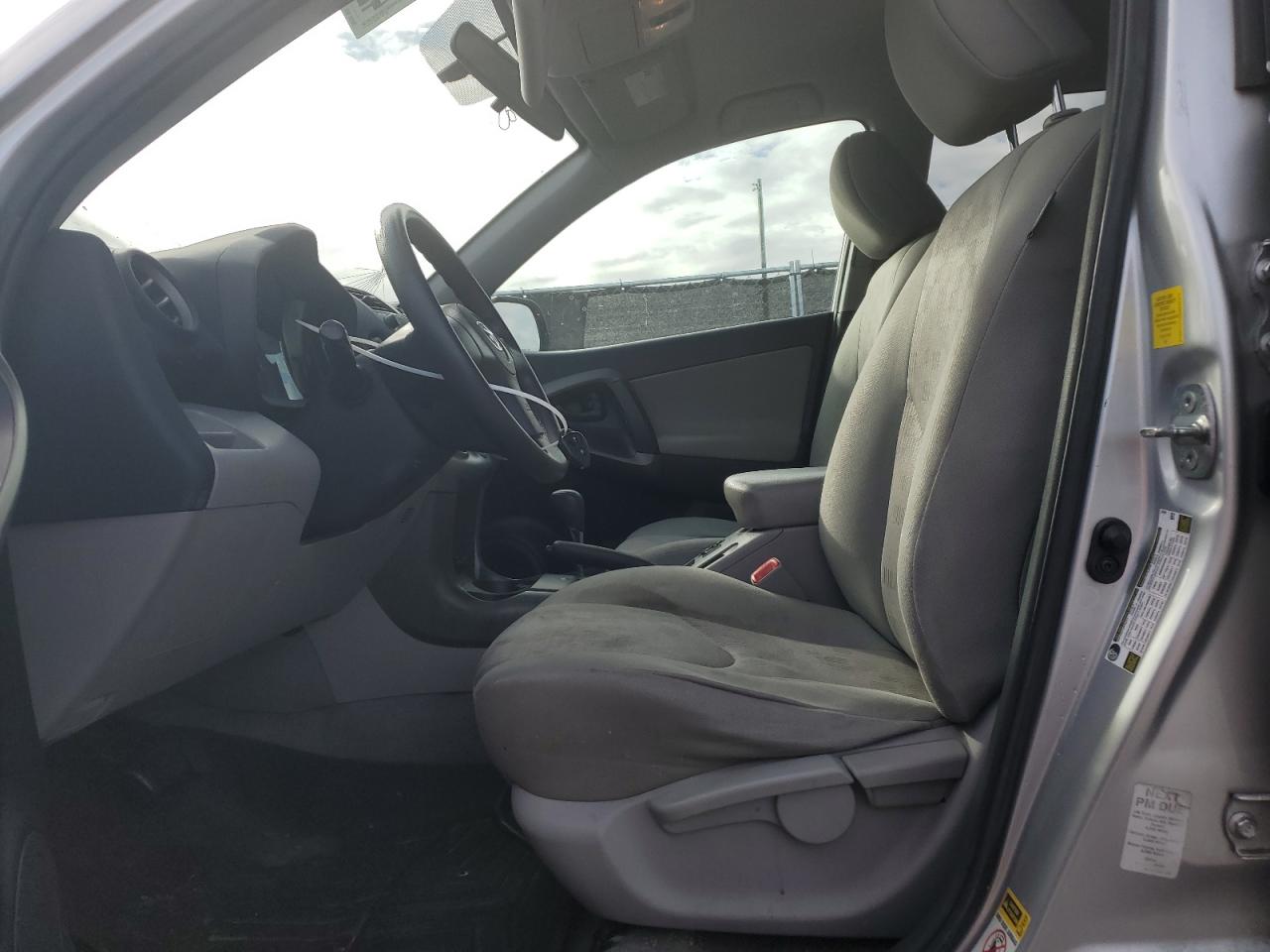 2011 TOYOTA RAV4 - Image 7