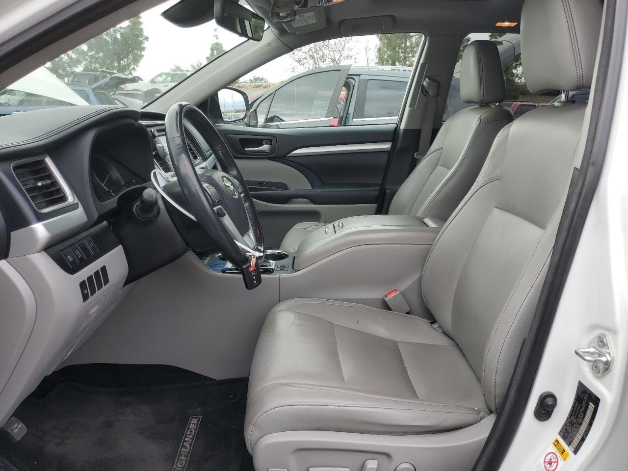 2017 Toyota Highlander - Image 7