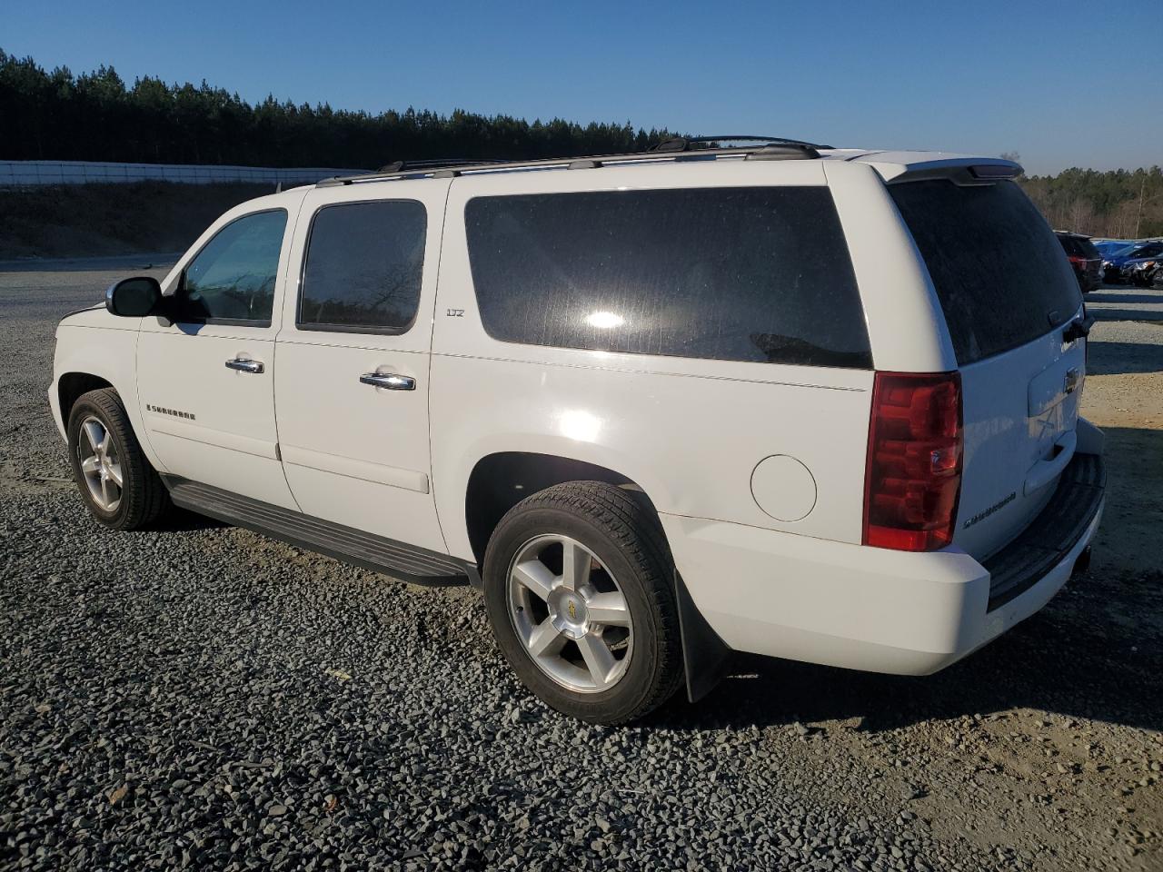 2007 Chevrolet Suburban - Image 2