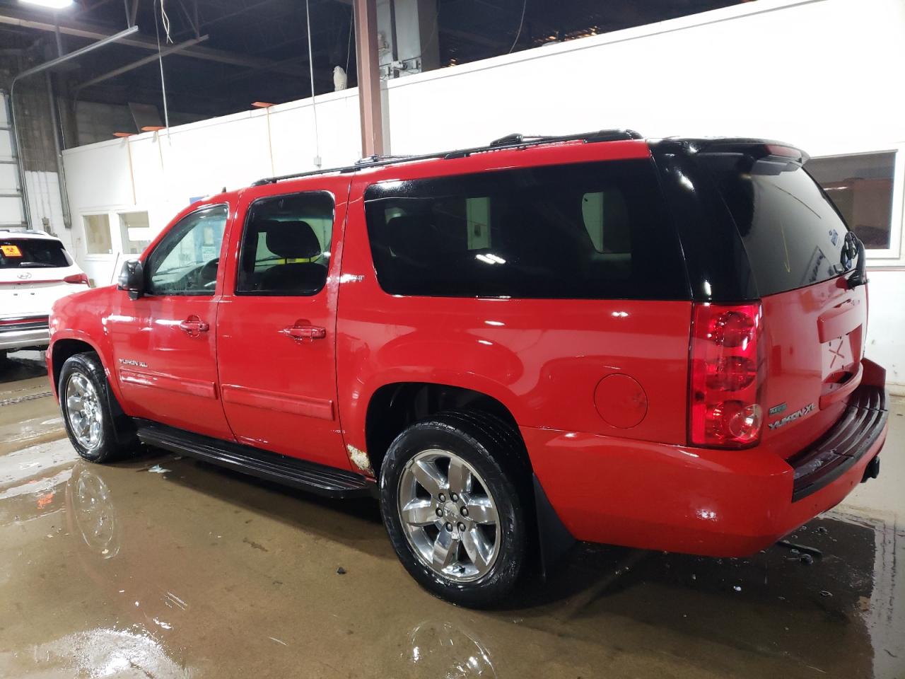 2011 GMC Yukon - Image 2