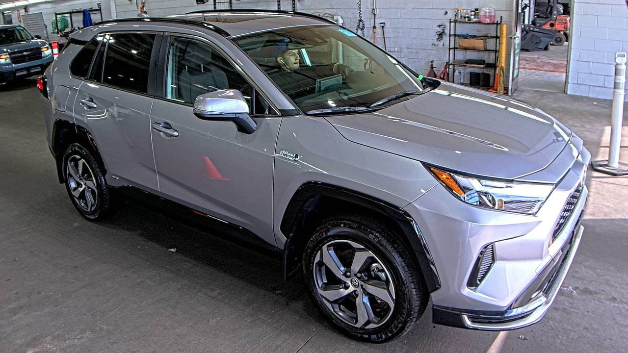 2024 Toyota Rav4 Hybrid - Image 3