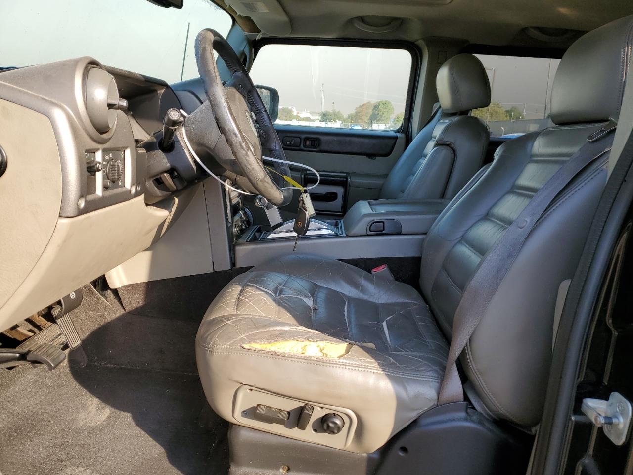 2004 HUMMER H2 - Image 7