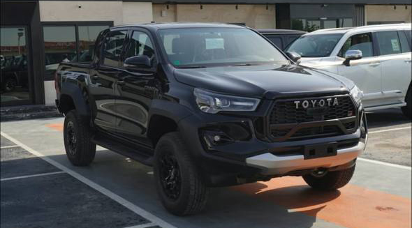 2025 Toyota Hilux - Image 2