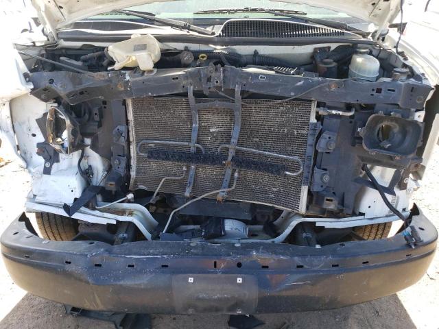 2015 Chevrolet EXPRESS - Image 12
