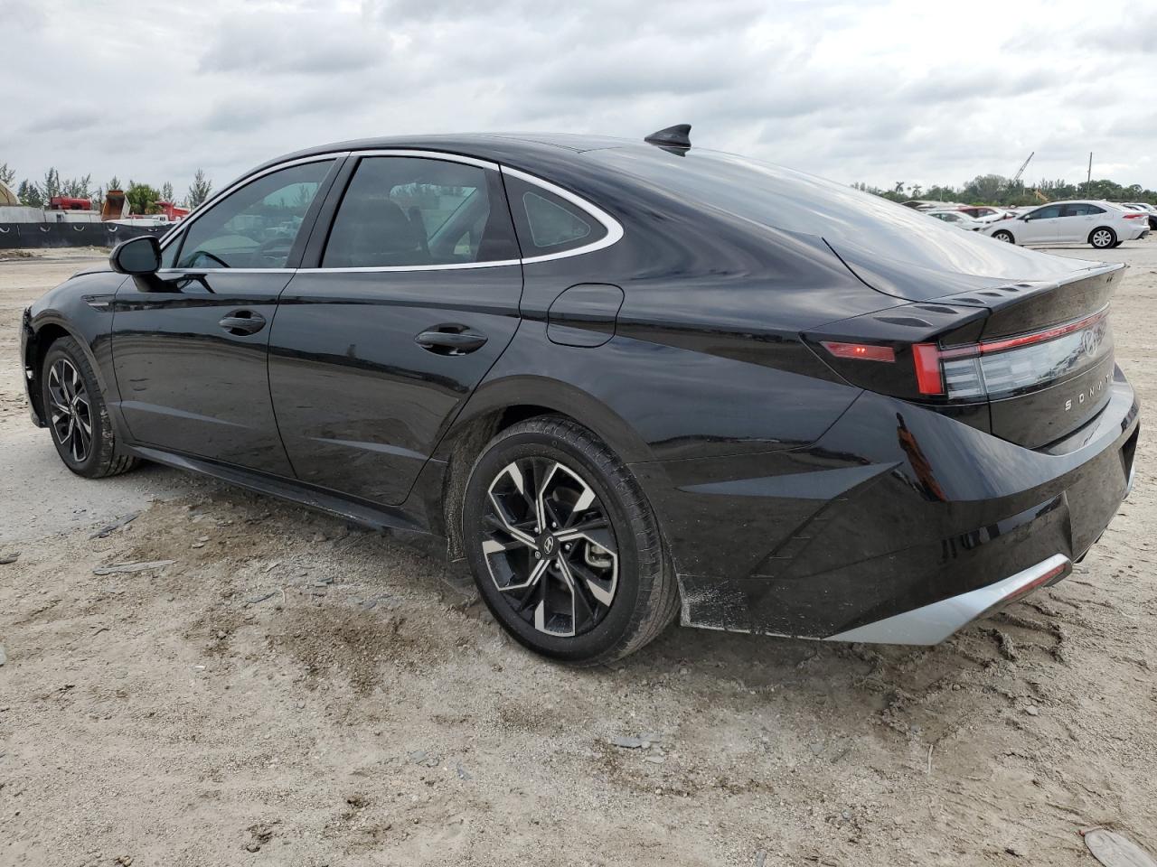 2024 HYUNDAI SONATA SEL BLACK - Image 2