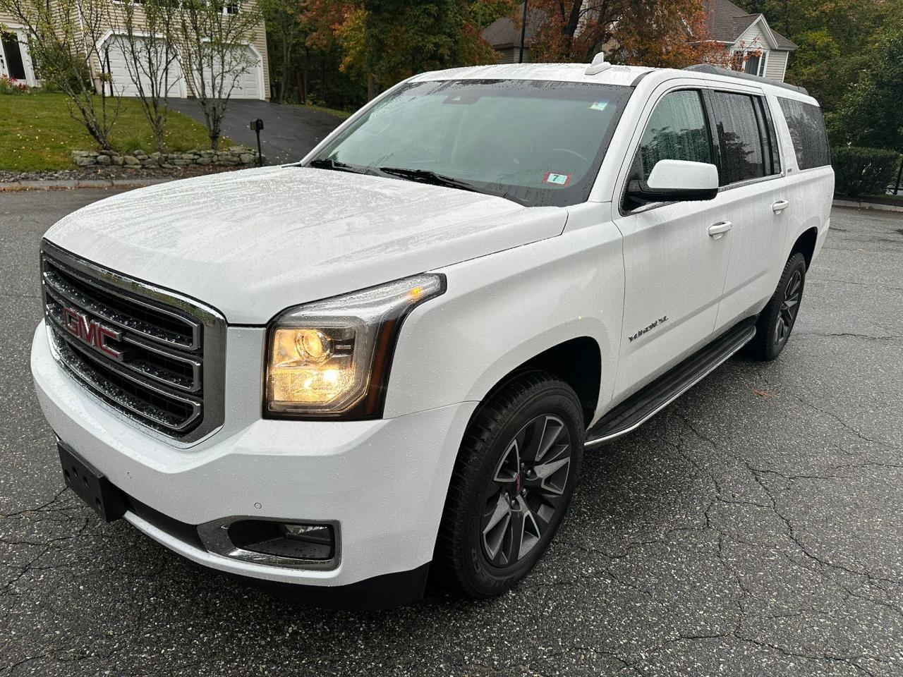 2017 GMC YUKON - Image 2