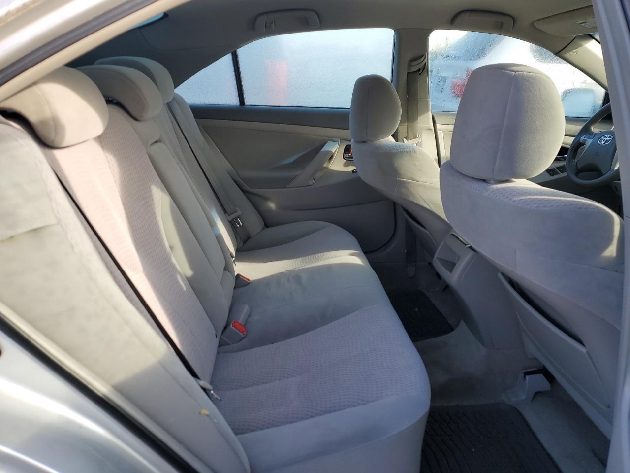 2011 Toyota Camry - Image 10