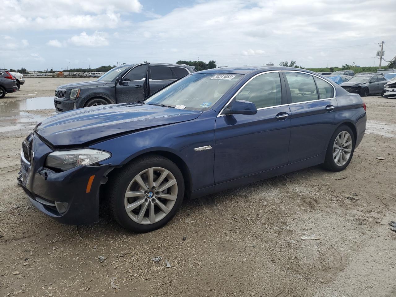 BMW 5 SERIES BLUE
