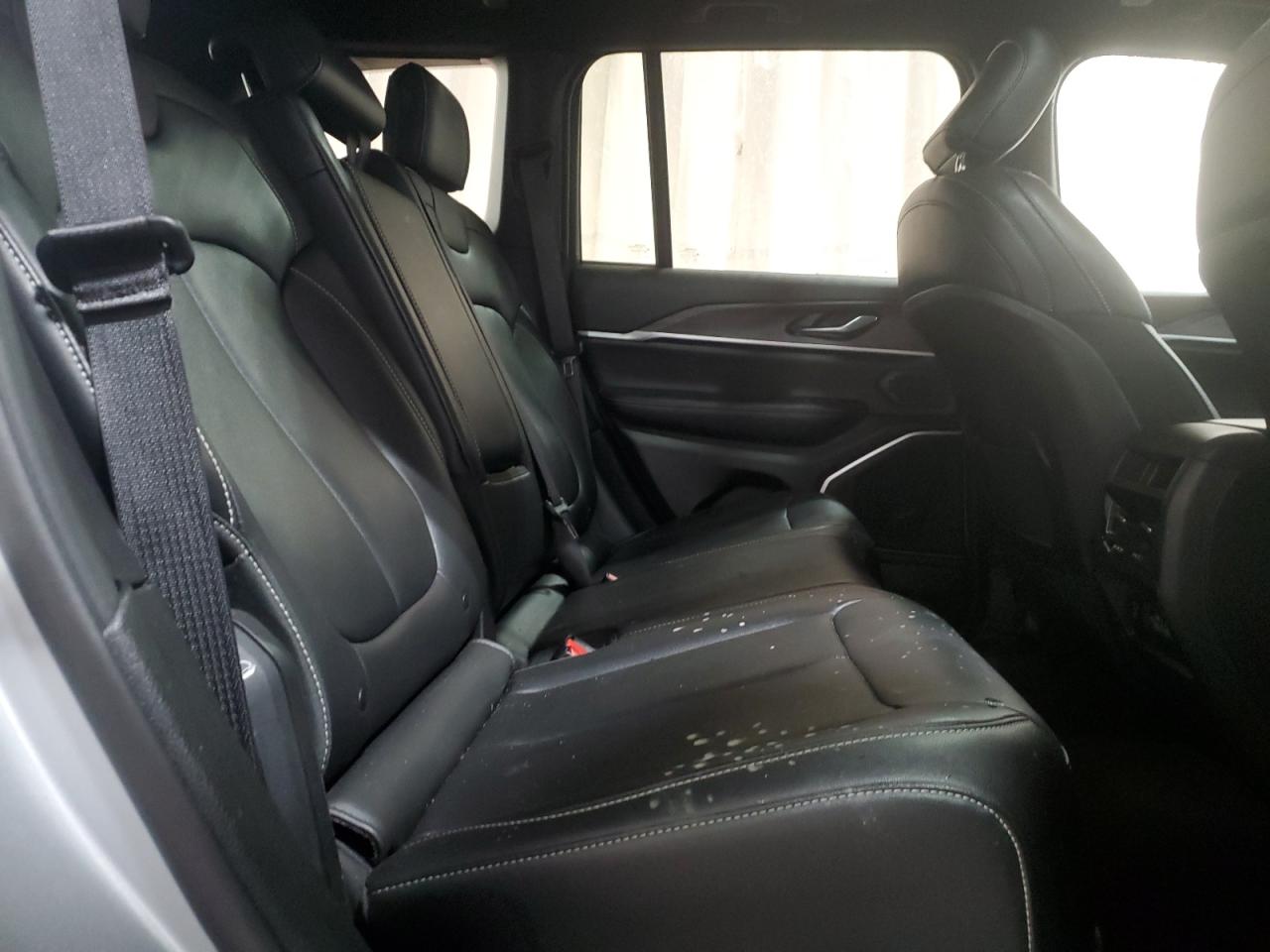 2024 Jeep Grand Cherokee - Image 11