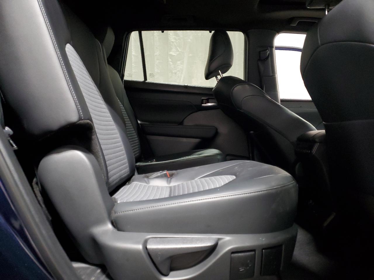 2024 Toyota Highlander - Image 11