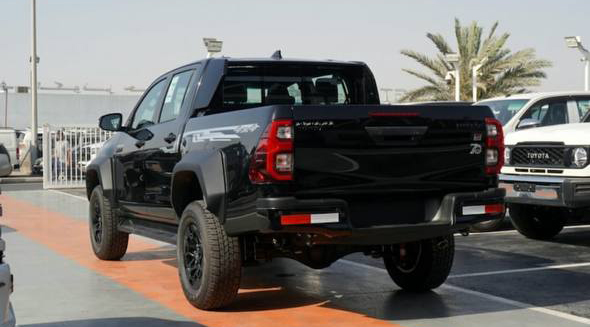 2025 Toyota Hilux - Image 4