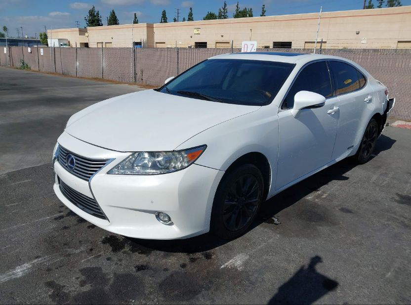 2014 Lexus ES 300H - Image 2