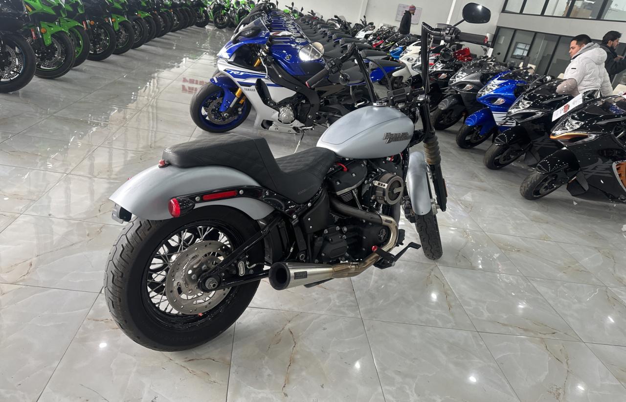 2020 HARLEY-DAVIDSON FXBB SILVER - Image 4
