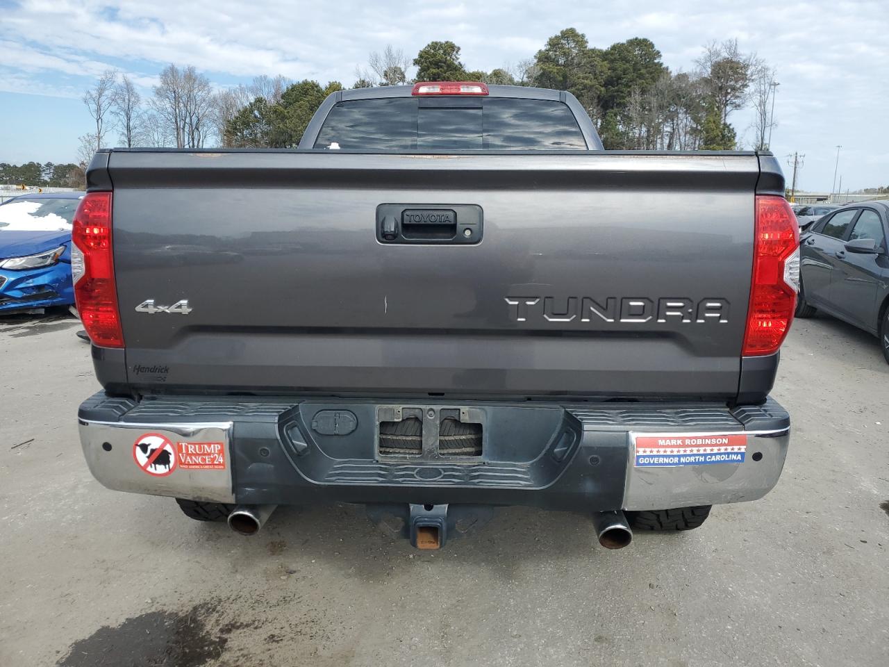 2015 Toyota Tundra - Image 6