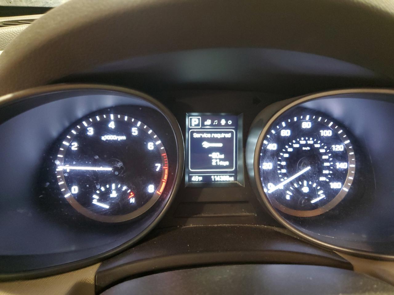 2017 Hyundai Santa Fe - Image 9