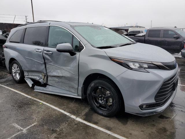 2022 Toyota SIENNA - Image 4