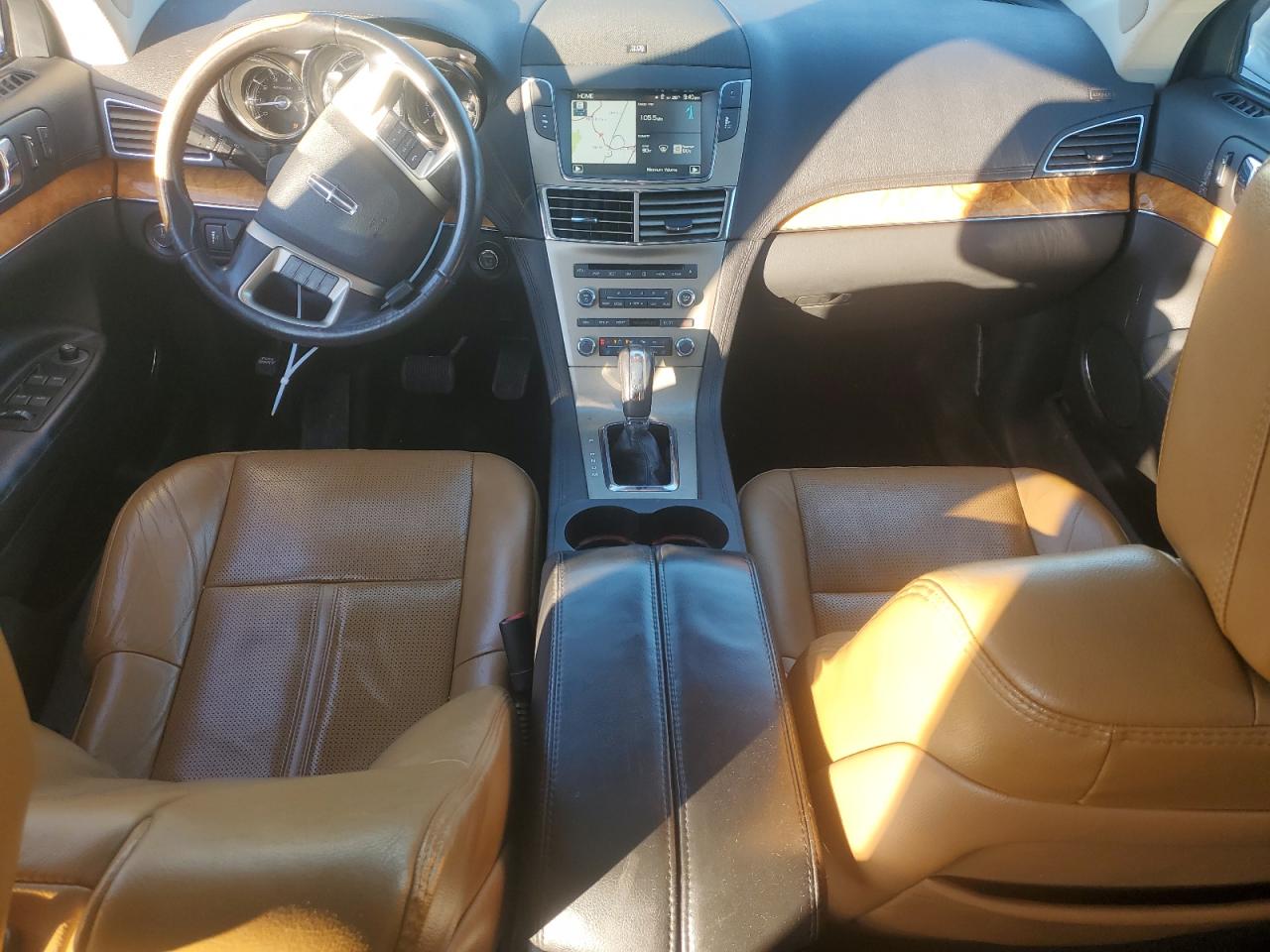 2011 Lincoln MKT - Image 8
