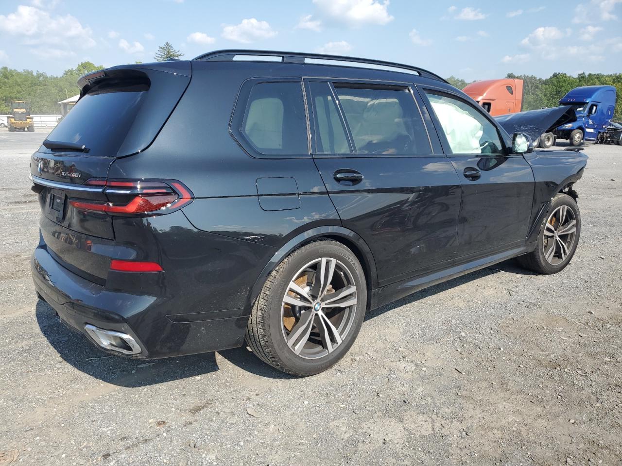 2024 BMW X7 - Image 3