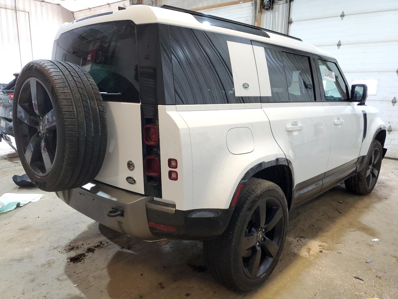 2022 Land Rover Defender 110 X-DYNAMIC HSE - Image 4