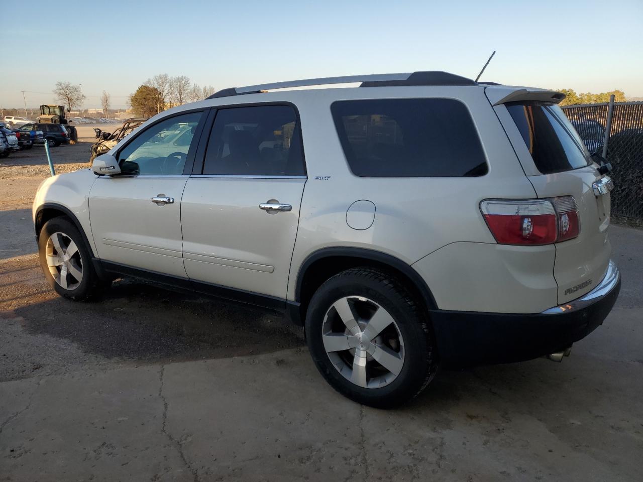 2011 GMC ACADIA WHITE - Image 2