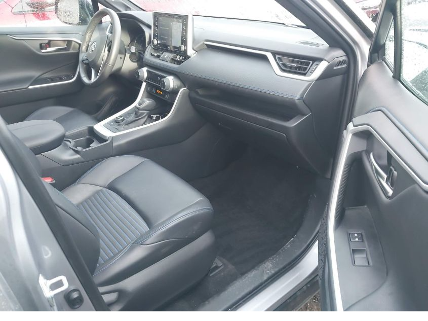 2020 Toyota RAV4 - Image 8