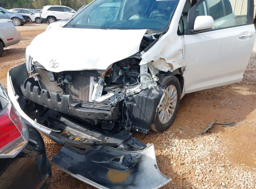 2014 Toyota Sienna XLE LIMITED - Image 7