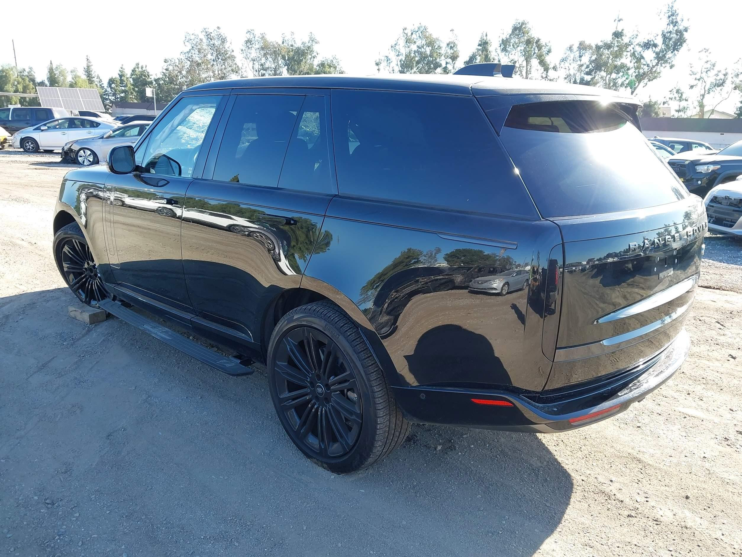 2024 Land Rover Range Rover Vogue - Image 4