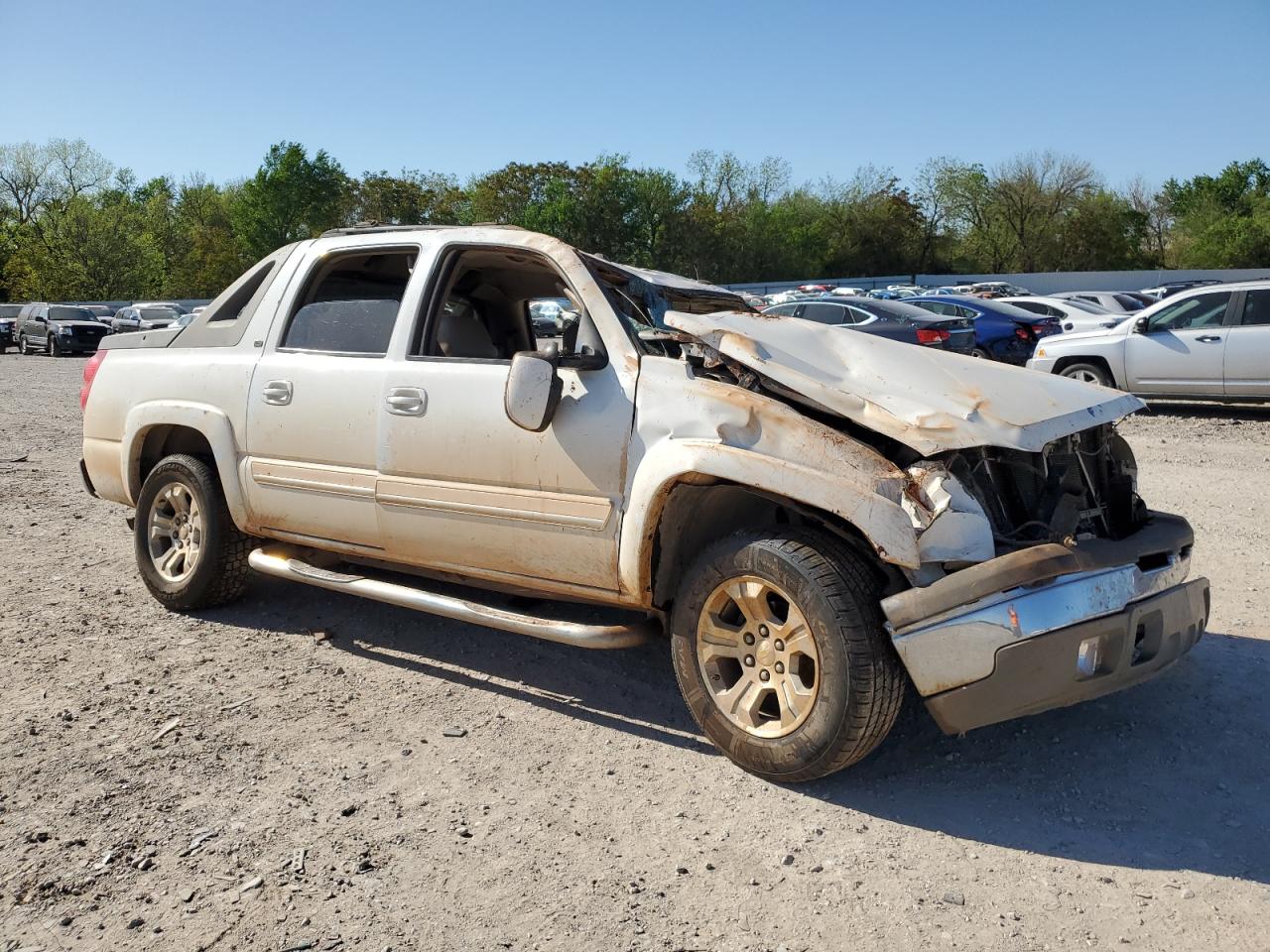 2005 CHEVROLET AVALANCHE WHITE - Image 4