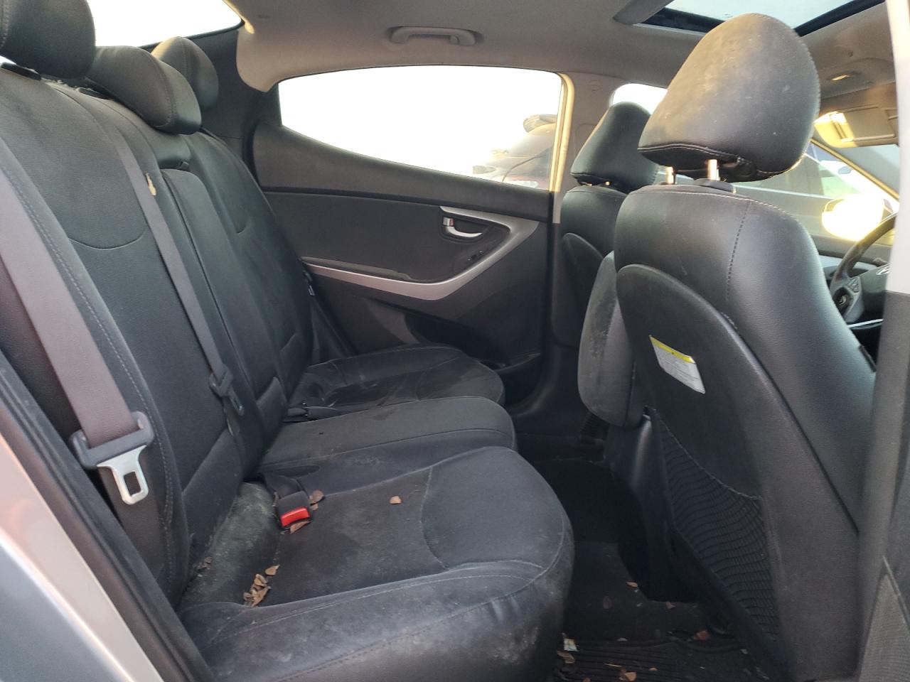 2015 Hyundai Elantra - Image 10