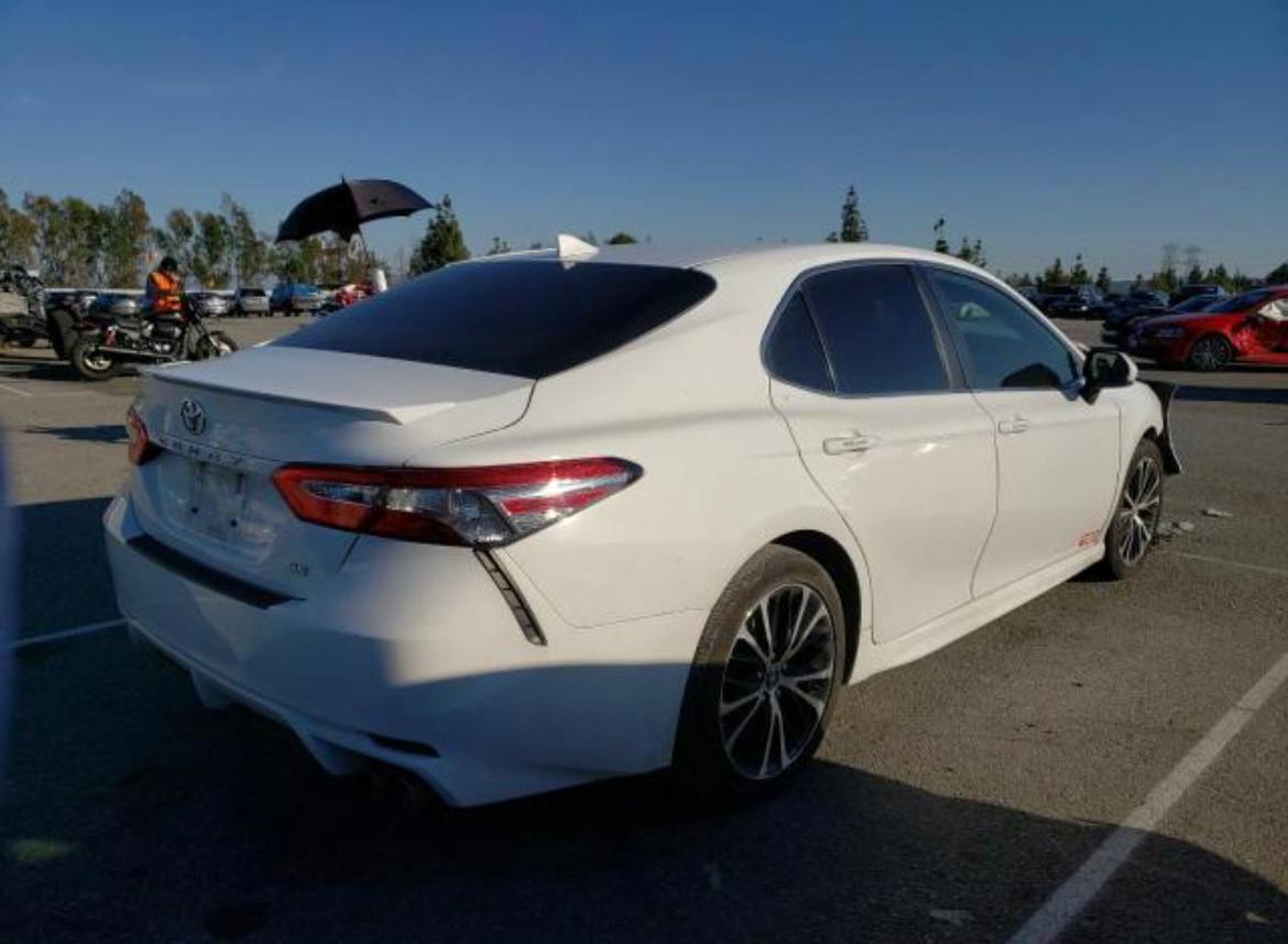 2017 Toyota Camry - Image 4