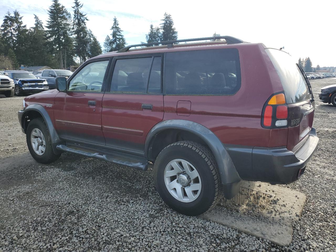 2003 MITSUBISHI MONTERO RED - Image 2