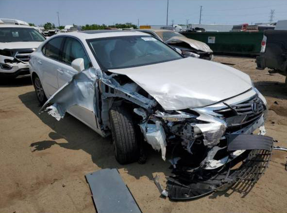 2017 Lexus ES 300H - Image 2