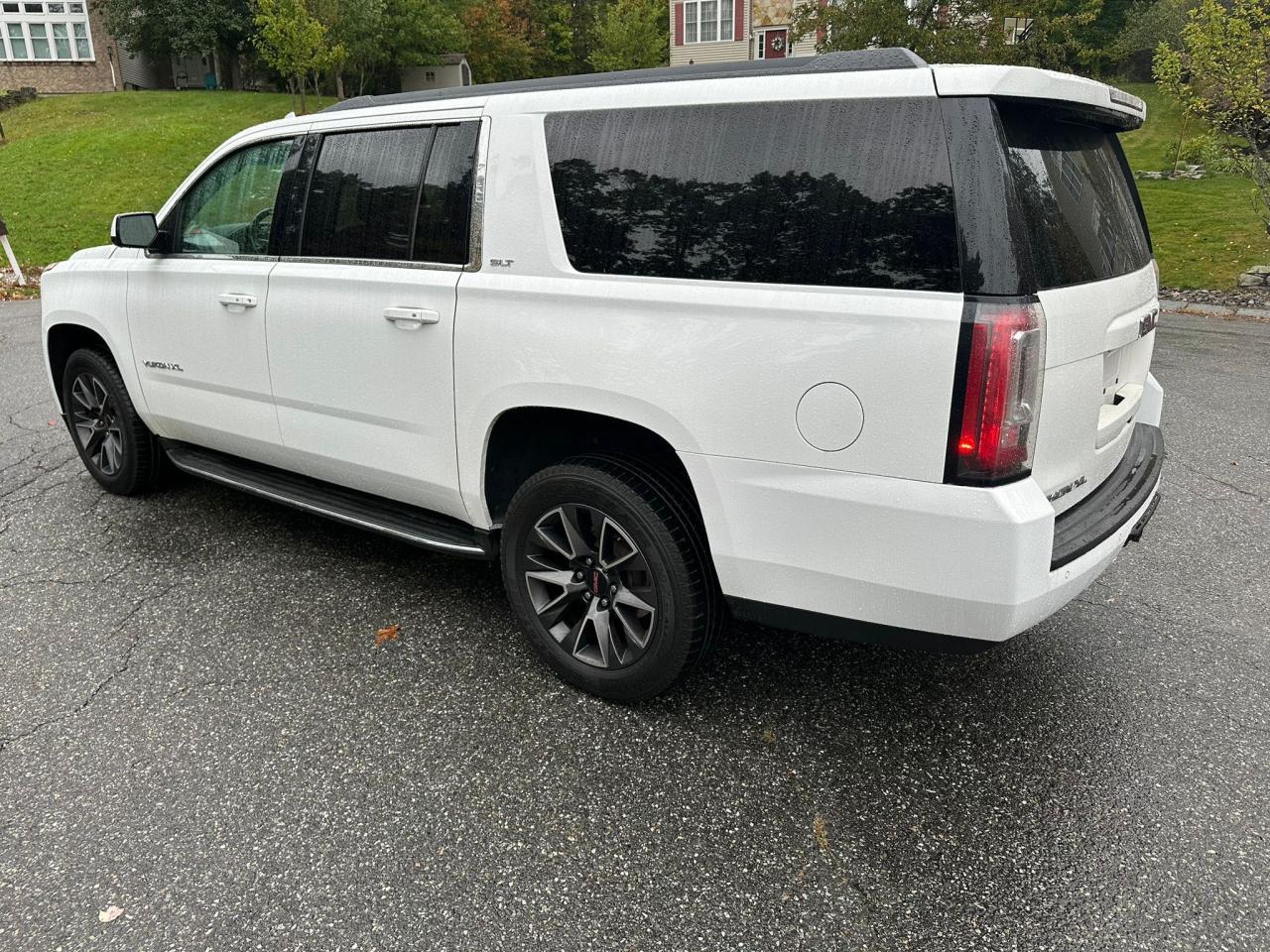 2017 GMC YUKON - Image 3