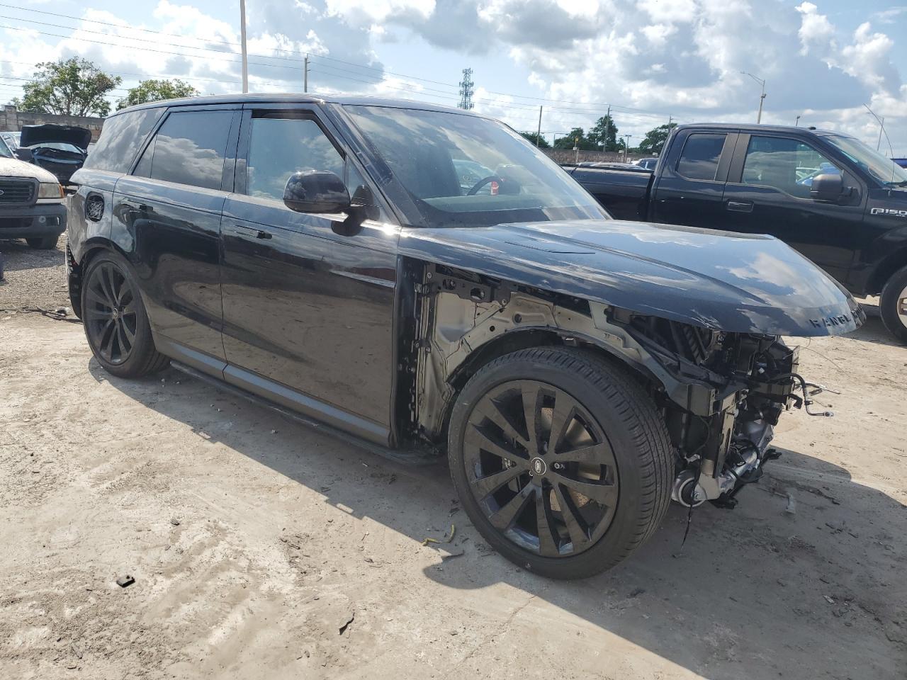 2024 Land Rover Range Rover Sport - Image 3