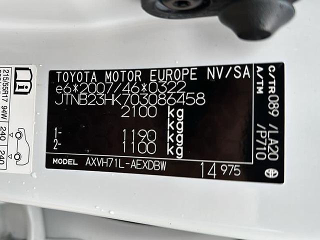 2020 Toyota Camry Hybrid - Image 8