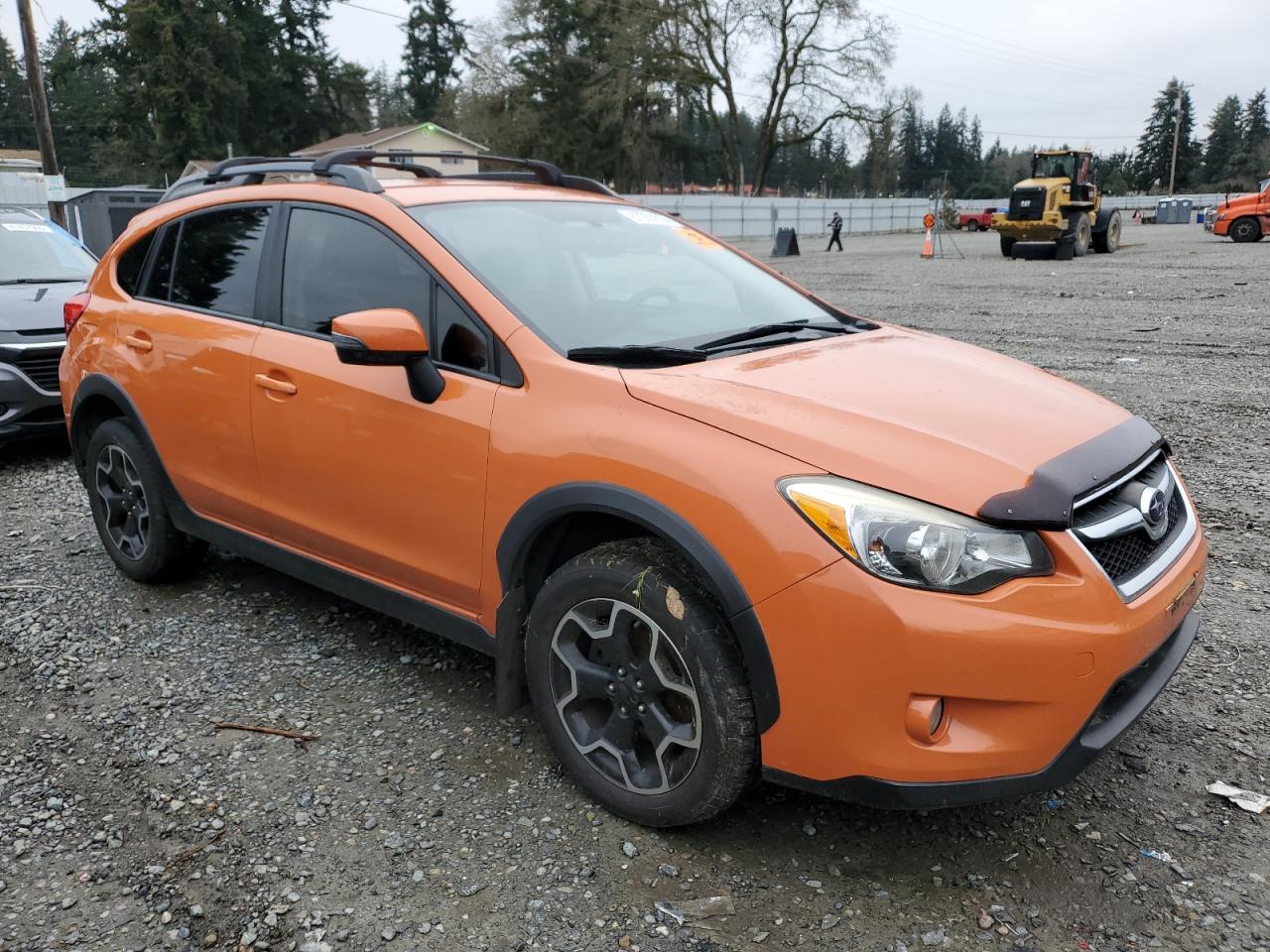 2015 SUBARU XV ORANGE - Image 4