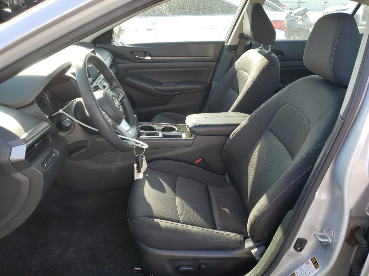 2024 Nissan Altima - Image 7