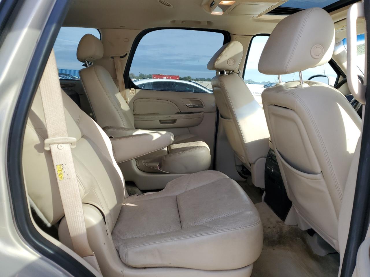 2007 Cadillac Escalade - Image 11