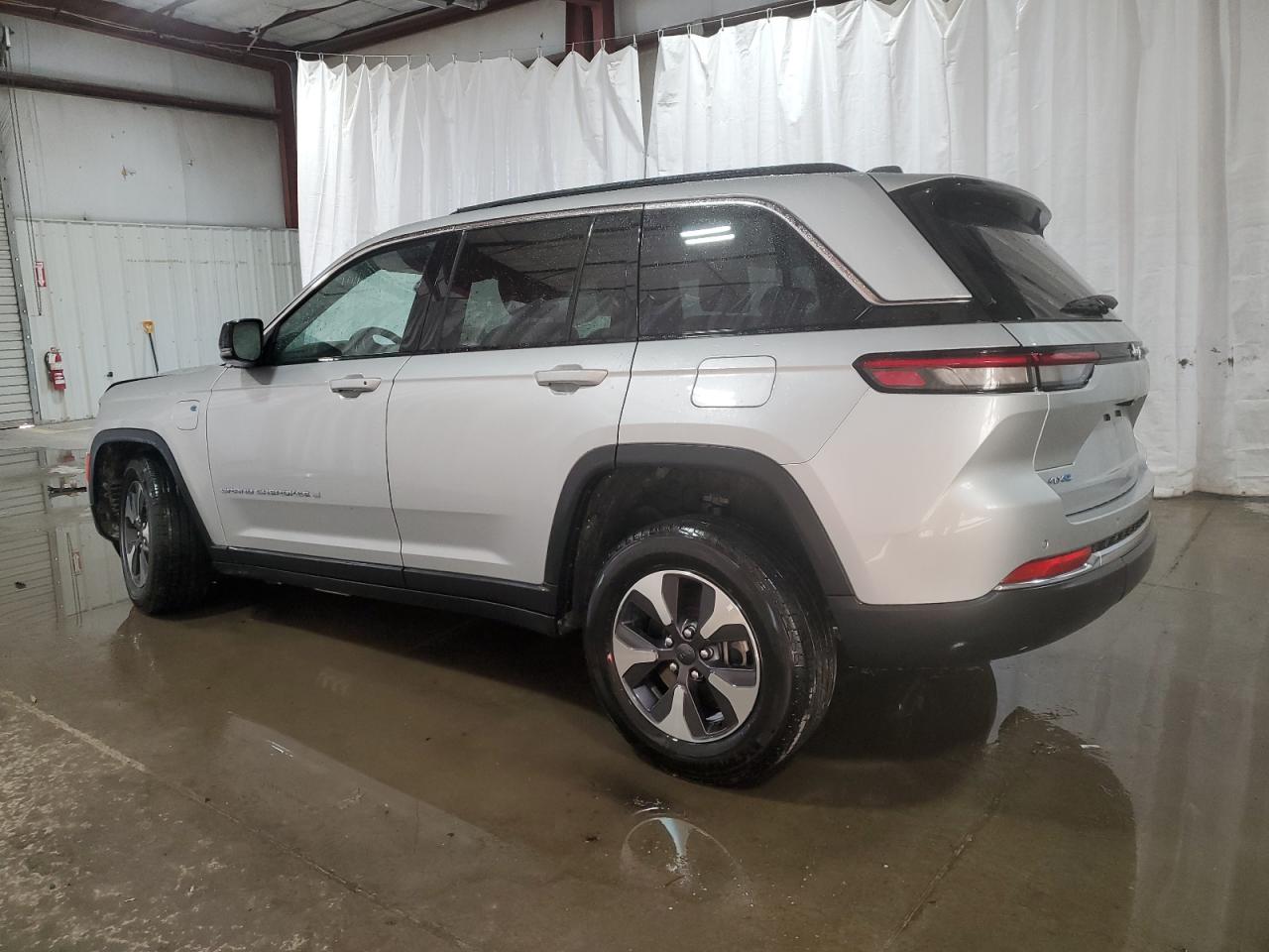 2024 Jeep Grand Cherokee - Image 2