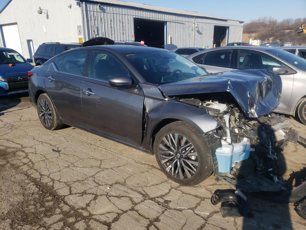 2023 Nissan Altima - Image 4